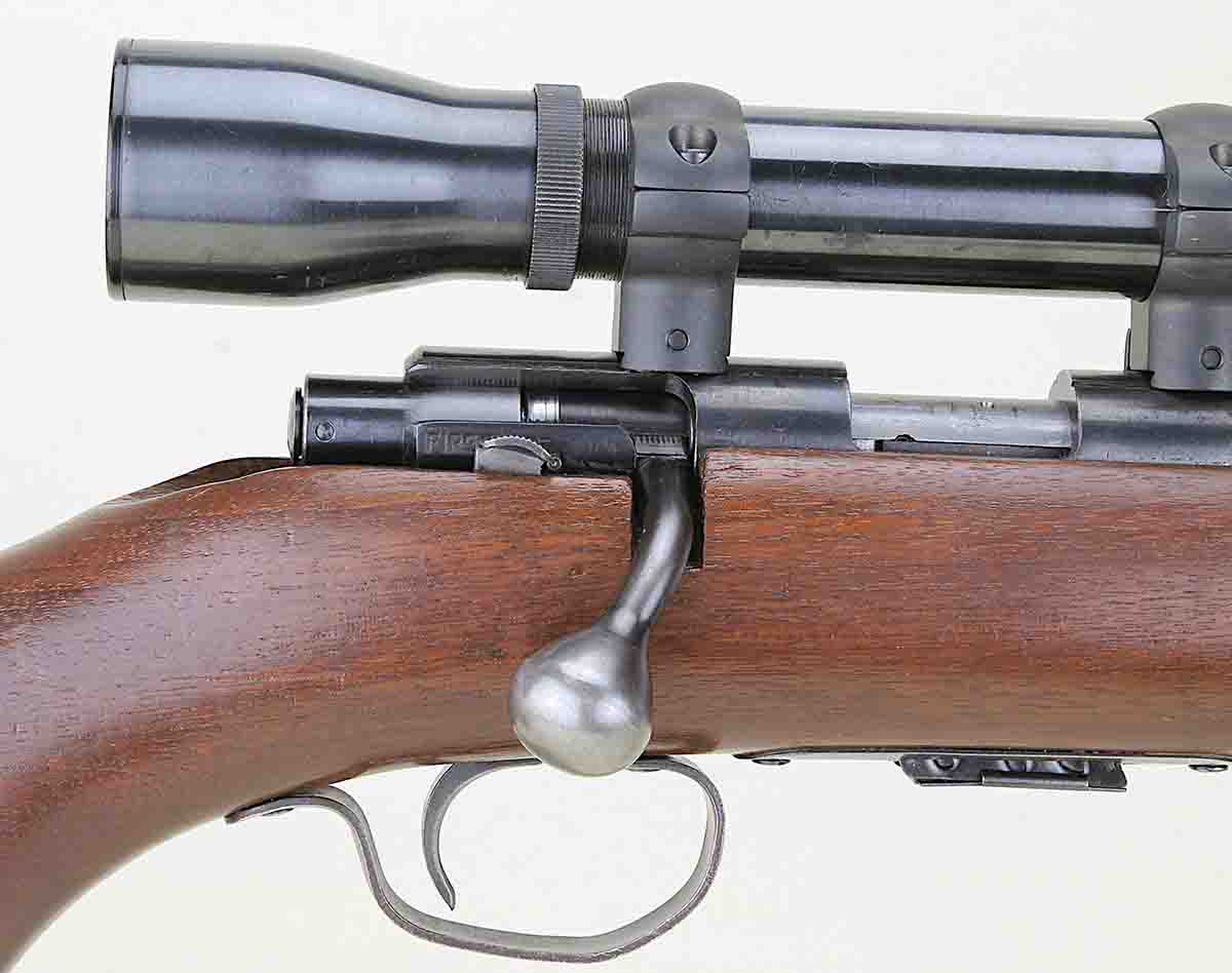 The safety moved to the right side on the Model 69A. The swept-back bolt handle and receiver grooved for tip-off rings date this rifle after 1953. Winchester did not stamp serial numbers on Model 69 Series rifles.